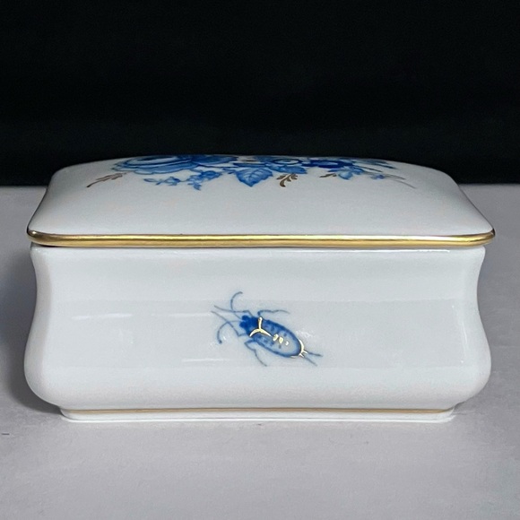 MEISSEN AQUATINTA Trinket Box / FLOWERS & INSECTS / Gold Trim / CROSSED SWORDS - Picture 5 of 10